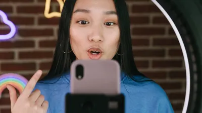 Ada beberapa persyaratan umum dan kategori jumlah followers untuk calon mahasiswa baru yang tertarik mendaftar Beasiswa Influencer.
