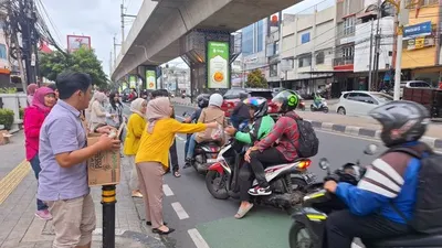 Memaknai Bulan Ramadhan 1445 H, BRI Kantor Cabang Fatmawati Gelar Kegiatan Sosial dengan Berbagi Takjil Gratis