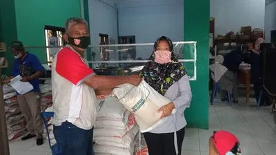 BLT MRP memiliki kepanjangan Bantuan Langsung Tunai Mitigasi Risiko Pangan. BLT ini ditunggu oleh para KPM. Berikut adalah info terbarunya.