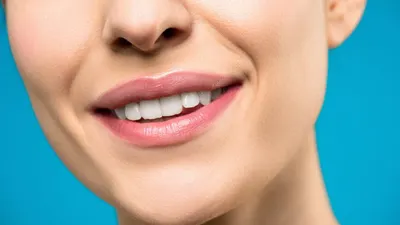Percaya atau tidak, ternyata tanpa kata-kata, gerakan bibir bisa jadi cara bagi kita untuk ngomongin banyak hal.