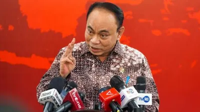 Roy Suryo mengaku heran dengan, Budi Arie Setiadi, yang menyebut akun Kaskus Fufufafa bukan milik Gibran Rakabuming.