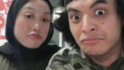 Nikita Mirzani juga sempat menyampaikan terkait beberapa utang dan gosip kehamilan yang diduga sengaja ditutupi oleh anaknya.