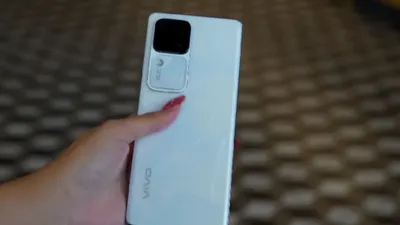 Tertarik beli HP Vivo V30 5G? Ayo cari tahu terlebih dahulu seperti apa kelebihan dan kekurangan HP ini.