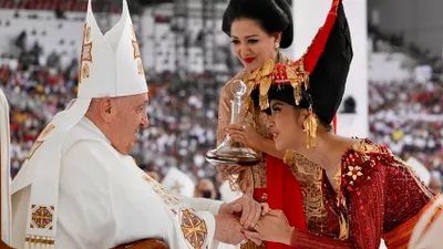 Dalam kesempatan langka tersebut, Lyodra dipercaya oleh panitia untuk menyanyikan beberapa lagu rohani sebelum dan sesudah misa berlangsung.