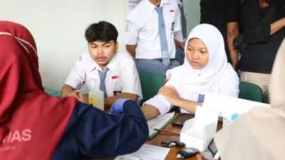 Misalnya, siswa SD akan menerima 250.000 rupiah per bulan, sedangkan siswa SMA akan menerima 420.000 rupiah per bulan.