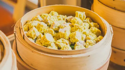 Dengan gaya hidup yang semakin sibuk dan kebutuhan untuk makanan praktis yang tetap enak, frozen food menjadi solusi yang sangat menarik.