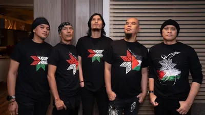 Dewa 19, band legendaris Indonesia, kembali menggelar konser yang ditunggu-tunggu di Ancol pada 22 Juni 2024.