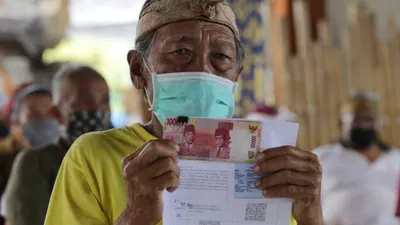 Ilustrasi. Pencairan BPNT