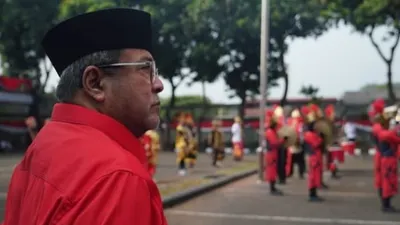 Menariknya, nama-nama program kerja yang dibuat oleh pihaknya berupa akronim dari tokoh-tokoh film Si Doel Anak Betawi.