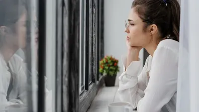 Ilustrasi 8 mitos kepribadian introvert yang ternyata salah dipahami orang lain