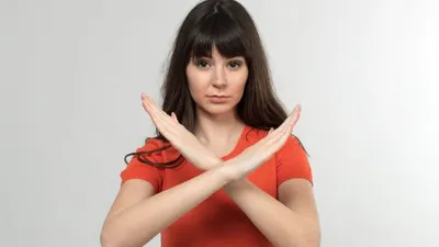 Perbuatan atau tindakan red flag perlu dihilangkan agar bisa disukai oleh orang lain atau membuat mereka nyaman.