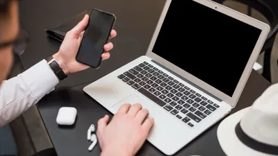 Dalam era digital yang berkembang pesat seperti saat ini, peluang bisnis bagi anak muda semakin terbuka lebar