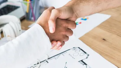 Ilustrasi 14 tips membuat proposal sponsorship yang menarik perusahaan besar. 