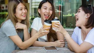 10 Tanda Kamu Punya Sifat Menyenangkan dan Disukai Banyak Orang dalam Berteman, Apa Saja?