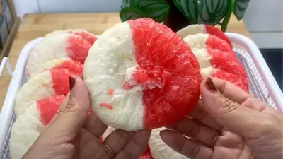 Kue cucur merah putih