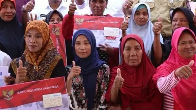 Bansos reguler yang dikelola oleh Kemensos ini disalurkan kepada KPM BB yang masuk dalam kategori prasejahtera atau rentan miskin.