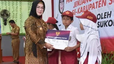 Terkini, dikabarkan oleh petugas terpantau kembali ada penyaluran bantuan sosial untuk bidang pendidikan.