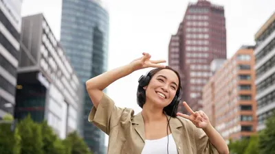 Ilustrasi kepribadian orang introvert dan penyendiri.