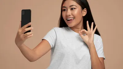 4 Tips Postur Tubuh yang Baik Ketika Menggunakan HP, Lakukan Ini dan Hidupmu akan Lebih Bermakna