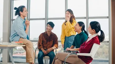 Tidak Cocok dengan Kepribadian Introvert atau Ekstrovert? Cek 10 Sifat Ambivert Ini, Jangan-jangan Kamu Salah Satunya! 