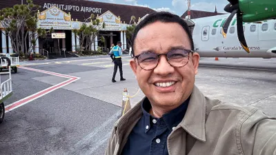 Program Anies Baswedan, oleh sebagian kalangan justru dinilai sebagai upaya meraih suara dalam Pilkada Jakarta.