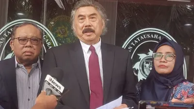 Hakim Agung periode 2011-2018, Gayus Lumbuun.