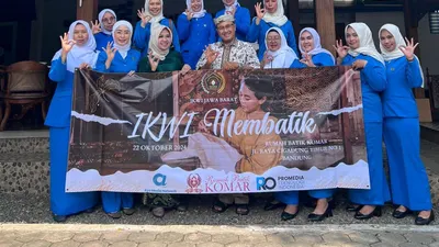 IKWI Jabar mengadakan workshop dengan tema &ldquo;IKWI Membatik&rdquo; di Rumah Batik Komar Bandung, Selasa 22 Oktober 2024.