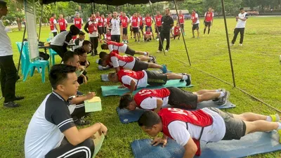 Beberapa sekolah kedinasan atau sekdin di Indonesia menetapkan tes kesamaptaan atau kebugaran pada tahapan seleksinya.