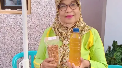 Nanik merasa usahanya terus berkembang sejak ia bergabung menjadi nasabah Mekaar tahun 2020.