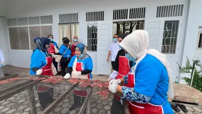 Nasabah Unggulan PNM Studi Banding Bikin Olahan Daging Dendeng