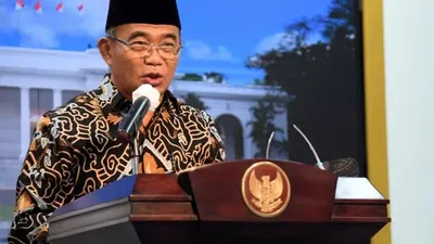 Jangan Salah Kaprah! Menko PMK Jelaskan Kriteria Penerima Bansos untuk Korban Judi Online
