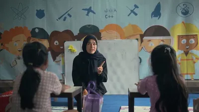 Tiga tahun bergabung dengan PNM Mekaar, membuka mata Istiqomah bahwa cita-cita yang ingin diraihnya bukan hanya tentang dirinya tetapi memberi manfaat sebanyak-banyaknya bagi sekitar.