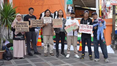 Rumah Zakat dan Street Art Dakwah berkolaborasi menyuarakan kemerdekaan Palestina lewat kegiatan mural.