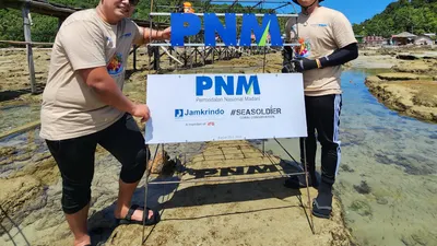 PNM menggandeng PT Asuransi Jasa Indonesia (JASINDO) melakukan penanaman 2.000 pohon Mangrove di Desa Pasir, Kalimantan Barat.