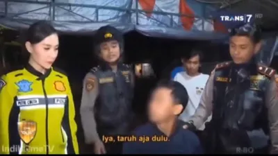 Klarifikasi Polri Terkait Polwan yang Tegur Orang Makan dan Cap Tak Sopan, Sebut Ada yang Naikkan Kaki ke Kursi