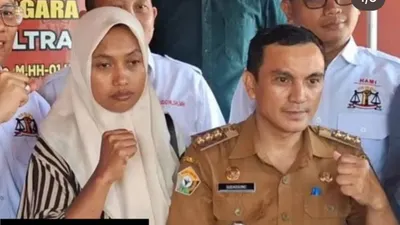 Camat Baito, Sudarsono yang kerap membantu guru honorer Supriyani tiba-tiba dicopot jabatannya oleh Bupati Konawe Selatan.