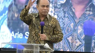 Menkominfo Budi Arie Setiadi membantah kalau jet pribadi yang digunakan Kaesang dan Erina bukan dari gratifikasi melainkan dipinjami teman.