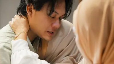 Rizky Febian Menangis di Pengajian Jelang Pernikahan dengan Mahalini Raharja