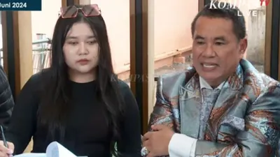 Makin Curiga dengan Ayah Eky! Hotman Paris Bongkar Pesan &lsquo;Terselubung&rsquo; Iptu Rudiana Soal Kasus Vina Cirebon yang Bawa-bawa Pegi Setiawan