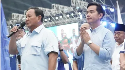 Contoh cuitan-cuitan dari akun tersebut seperti menyebut Prabowo Subianto sebagai seorang duda dan merupakan pecatan dari tentara.