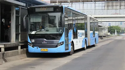 Seperti diketahui, Bus Transjakarta merupakan angkutan umum dengan harga terjangkau yang dapat membawamu ke berbagai sudut ibu kota.