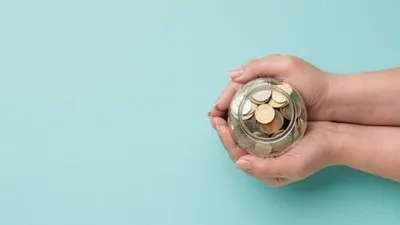 Lantas harus seperti apa mengelola uang dengan baik dan benar agar mencapai finansial masa depan yang stabil dan aman?