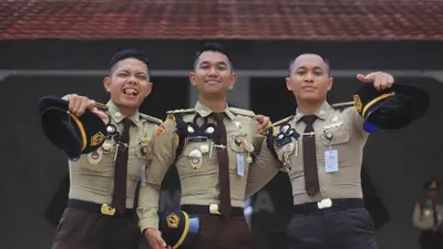 Lantas, apa saja sih keuntungan yang akan diterima oleh taruna taruni yang sedang menempuh pendidikan di Sekolah Kedinasan?