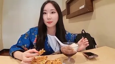 Heboh! Pria Botak yang Ajak YouTuber Korea ke Hotel Diduga Pejabat di Kemenhub yang Baru Naik Pangkat