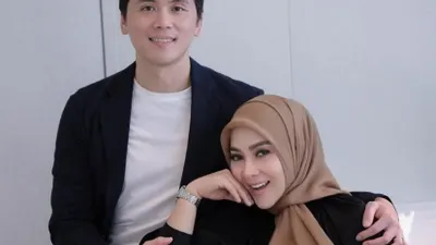 Aktris dan penyanyi cantik, Syahrini bersama&nbsp;sang suami,&nbsp;Reino Barack
