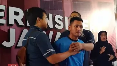 Menurut Dede Kurniawan, oleh sejumlah rekan sesama buruh bangunan Pegi terkadang dipanggil dengan nama alias yakni Pego.