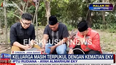 Iptu Rudiana Nangis di Makam Eky