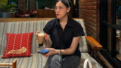 Bella Damaika, Selingkuhan Elmer Syaherman