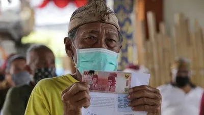 KPM BANJIR REZEKI! 10 Bansos Cair Mulai Hari Ini 5 Agustus 2024 Ke Saldo KKS, Benarkah BLT Mitigasi Termasuk?