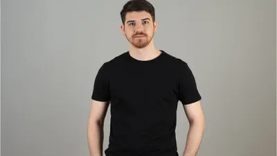 Psikologi Kepribadian Orang yang Suka Memakai Pakaian Warna Hitam, Seperti Apa?